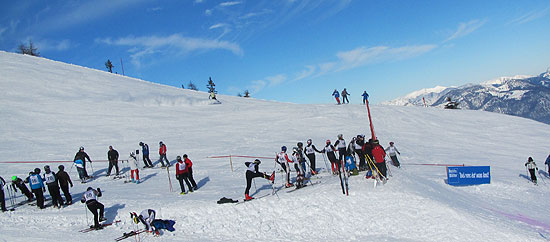 Internationale Blasmusik-Skimeisterschaft - Start des Riesenslaloms am 29.01.2011 (©Foto: Martin Schmitz)